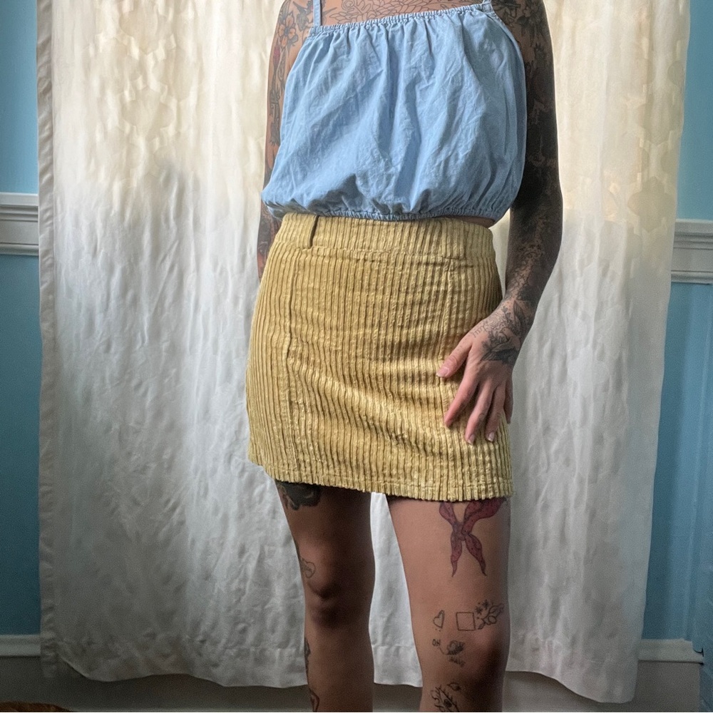sadie & sage south moon under mustard yellow corduroy mini skirt size small